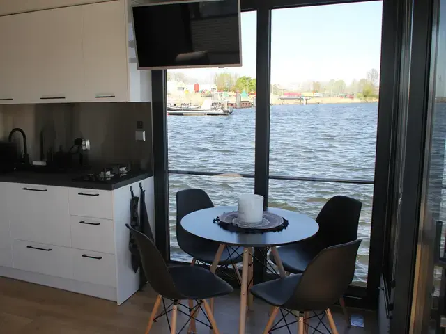 Campi 340 Houseboat