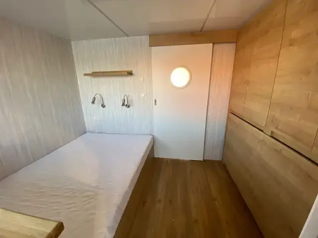 Campi 340 Houseboat