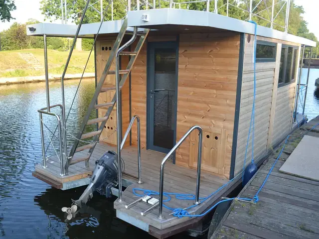 Campi 280 Houseboat