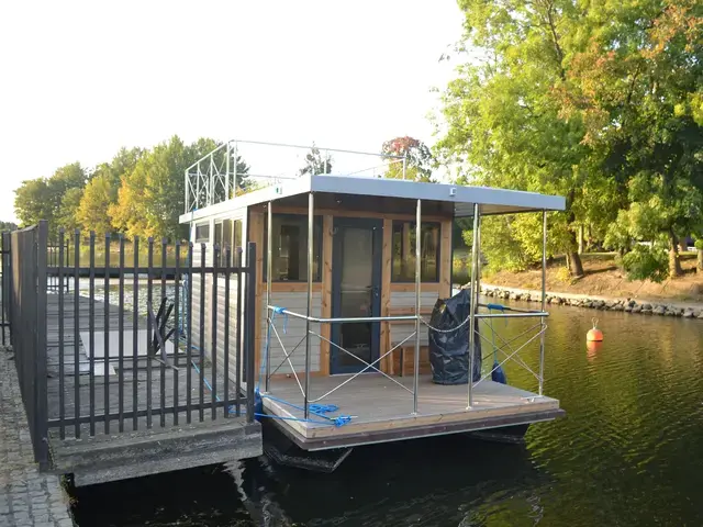 Campi 280 Houseboat