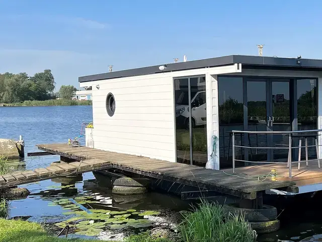 Aqua House Harmonia 340 Houseboat