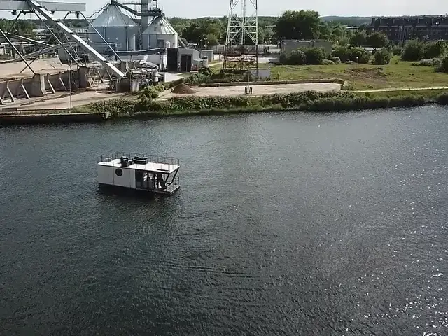 Shogun Mobile Houseboat