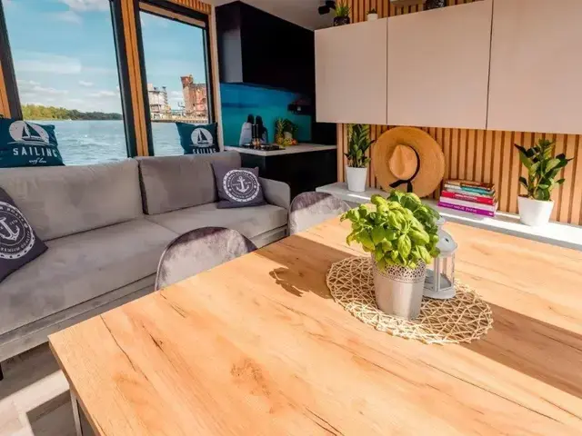 Shogun Mobile Houseboat