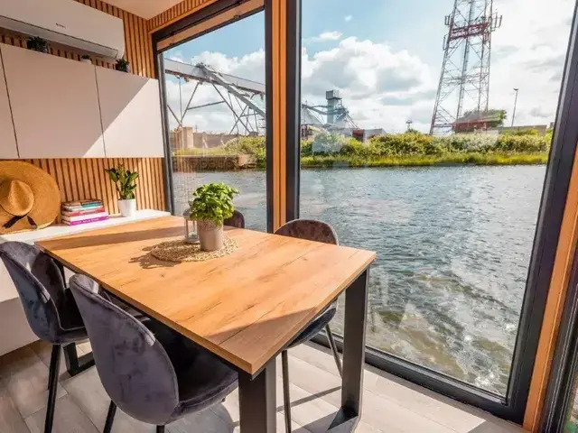 Shogun Mobile Houseboat