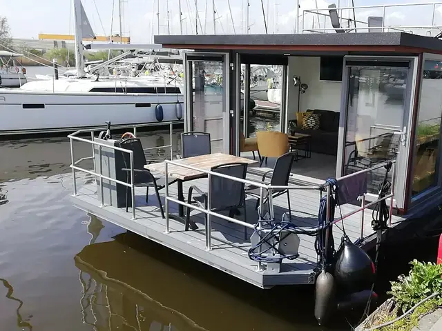 HT Lofts PE Special Houseboat