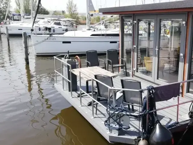 HT Lofts PE Special Houseboat