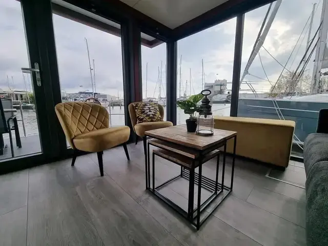 HT Lofts PE Special Houseboat