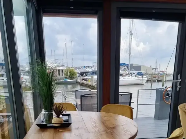 HT Lofts PE Special Houseboat