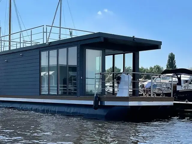 Aqua House Harmonia 340L Houseboat