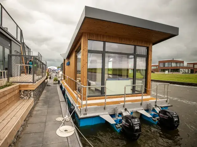 Twin Vee Butterfly Houseboat