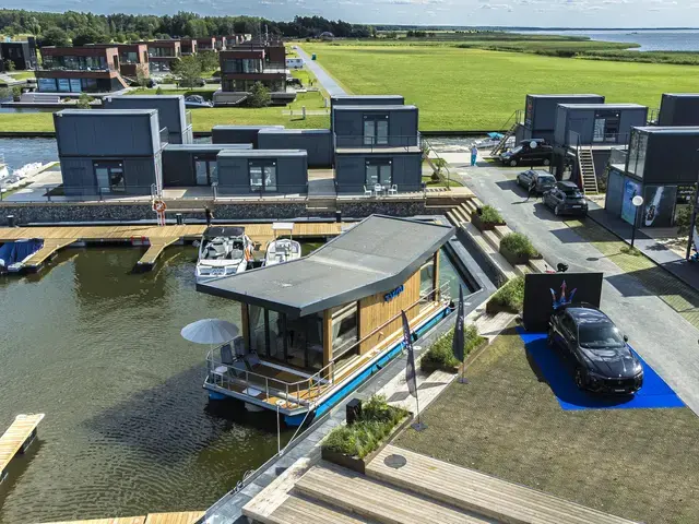 Twin Vee Butterfly Houseboat