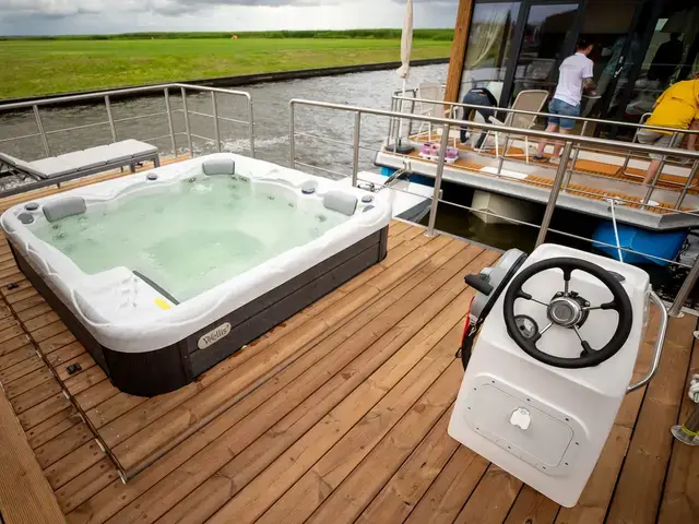 Twin Vee M-Cabin Houseboat