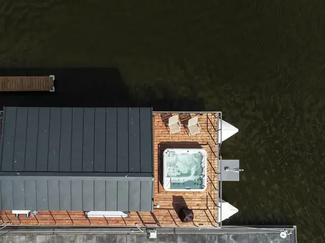 Twin Vee M-Cabin Houseboat