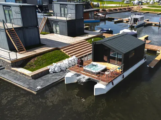 Twin Vee M-Cabin Houseboat