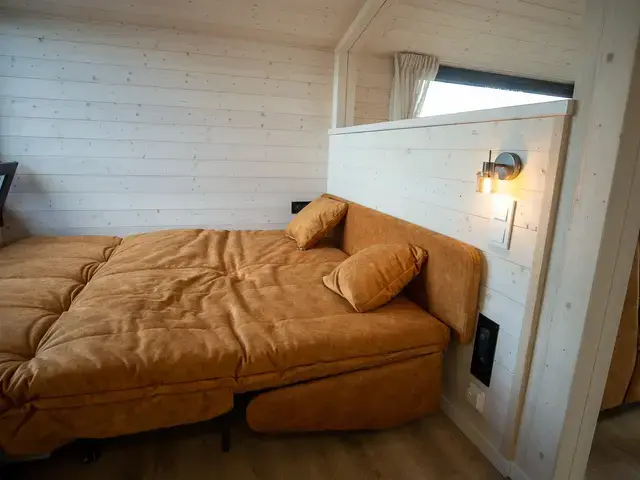 Twin Vee M-Cabin Houseboat