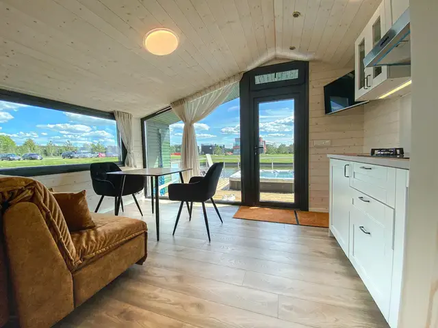 Twin Vee M-Cabin Houseboat