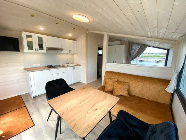 Twin Vee M-Cabin Houseboat