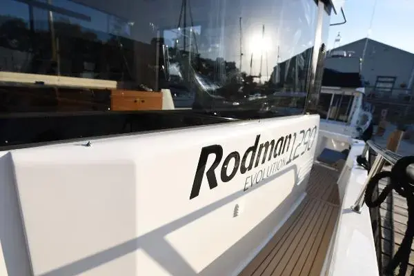 2022 Rodman 1290 evolution flybridge