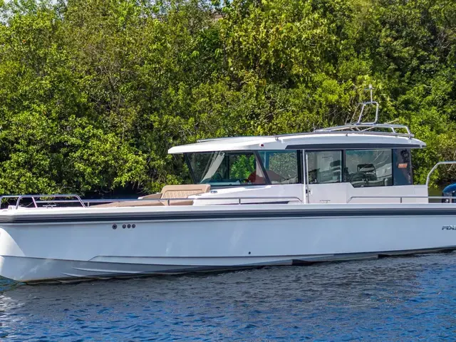 Axopar 37 Sport Cabin