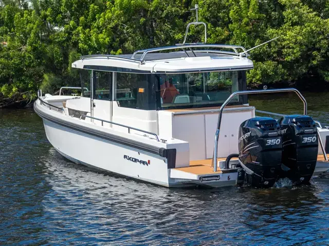 Axopar 37 Sport Cabin