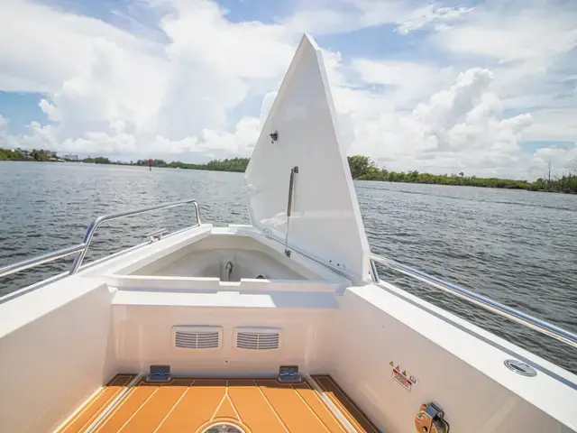 Axopar 37 Sport Cabin