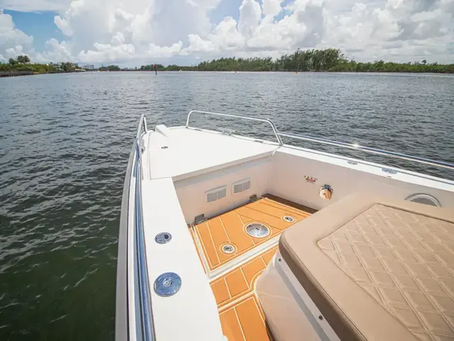 Axopar 37 Sport Cabin