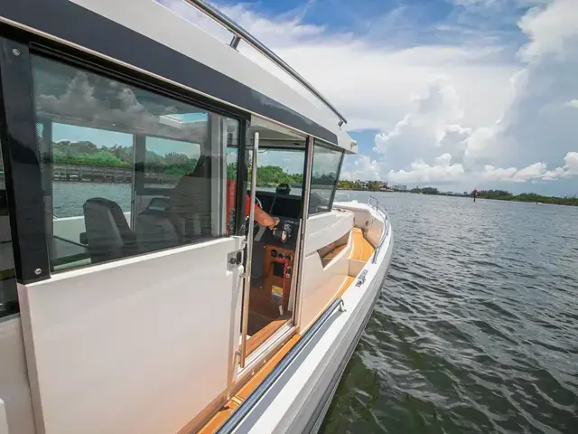 Axopar 37 Sport Cabin