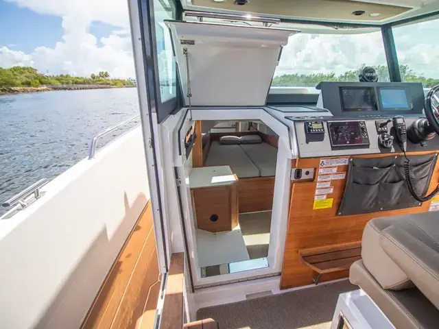 Axopar 37 Sport Cabin