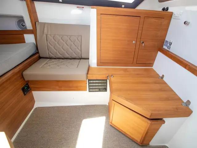 Axopar 37 Sport Cabin