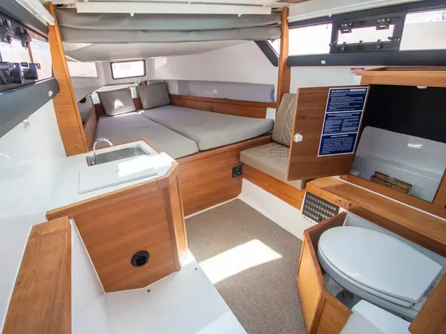 Axopar 37 Sport Cabin