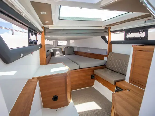 Axopar 37 Sport Cabin