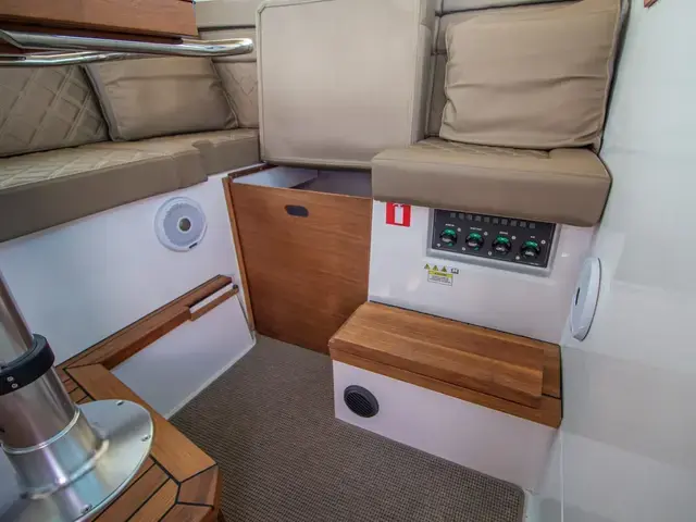 Axopar 37 Sport Cabin