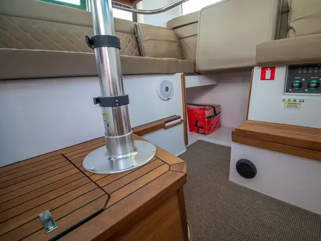 Axopar 37 Sport Cabin