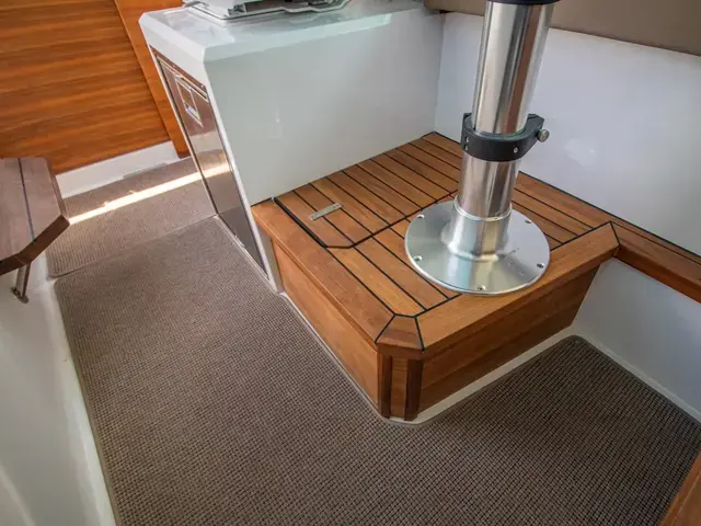 Axopar 37 Sport Cabin