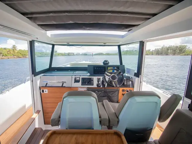 Axopar 37 Sport Cabin