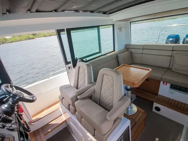 Axopar 37 Sport Cabin