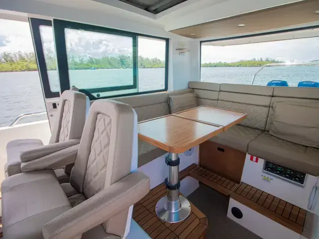 Axopar 37 Sport Cabin