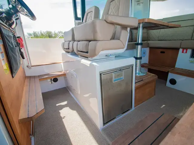 Axopar 37 Sport Cabin