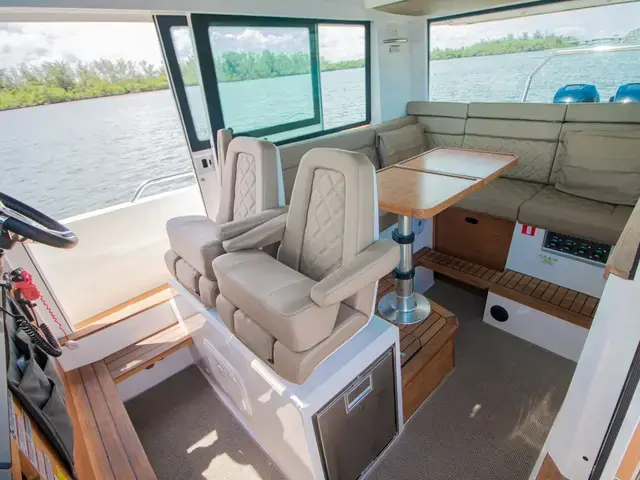 Axopar 37 Sport Cabin