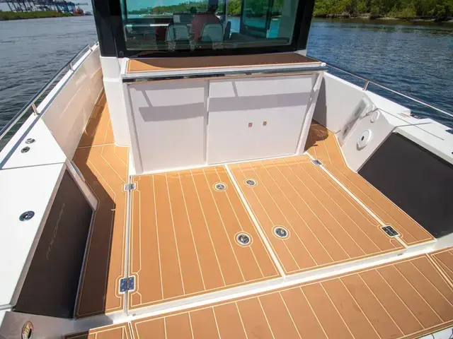 Axopar 37 Sport Cabin