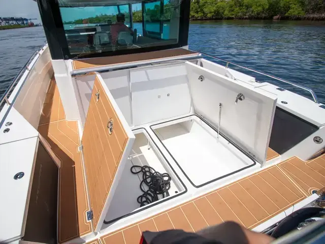 Axopar 37 Sport Cabin