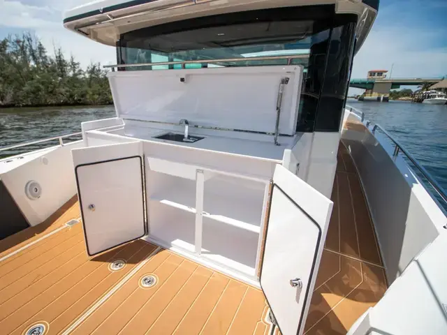 Axopar 37 Sport Cabin