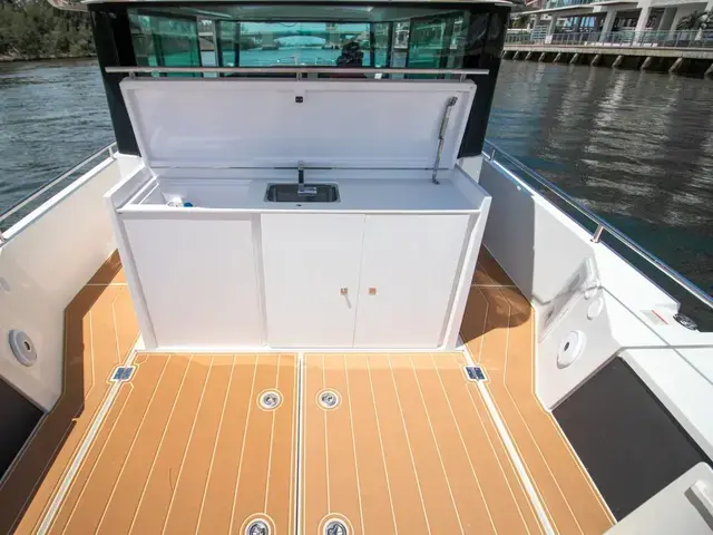 Axopar 37 Sport Cabin