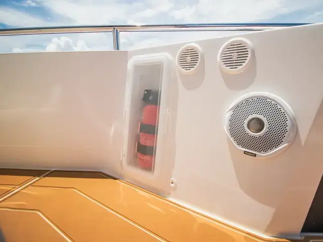 Axopar 37 Sport Cabin