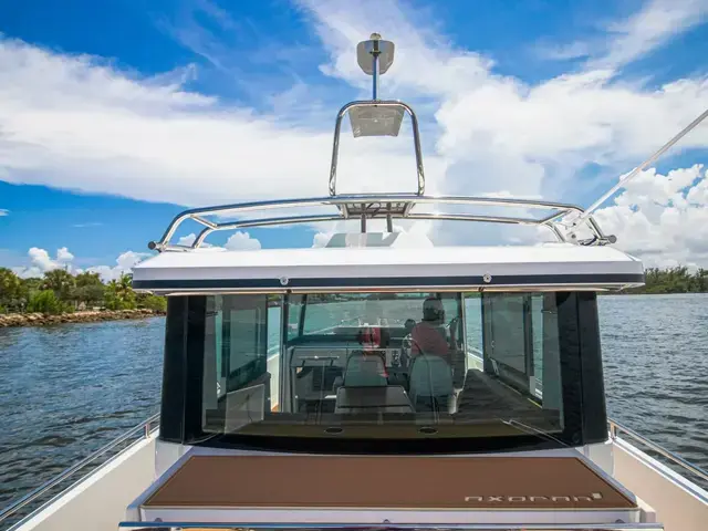 Axopar 37 Sport Cabin