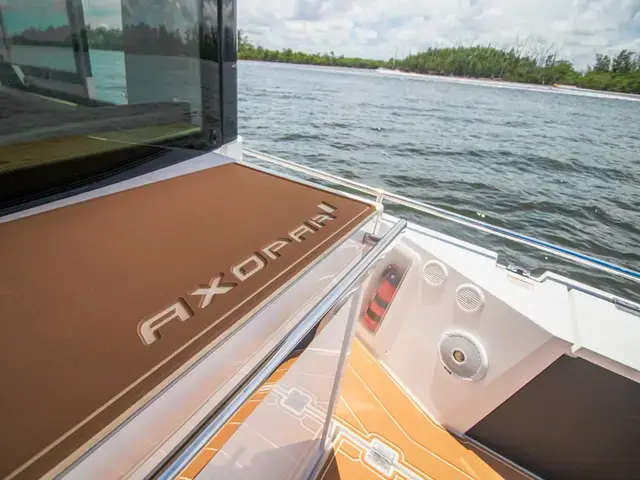 Axopar 37 Sport Cabin