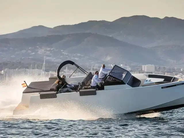 De Antonio Yachts D34 Open