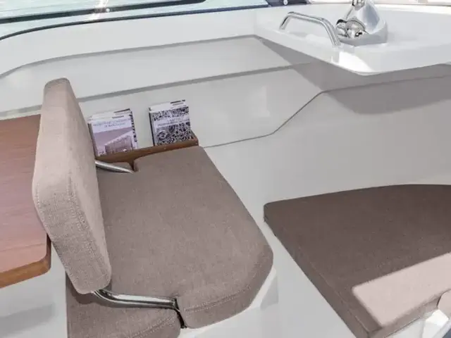 Beneteau Antares 7