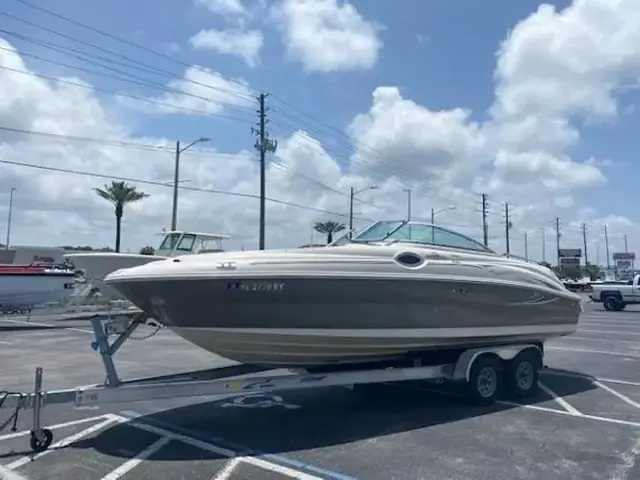 Sea Ray 240 Sundeck