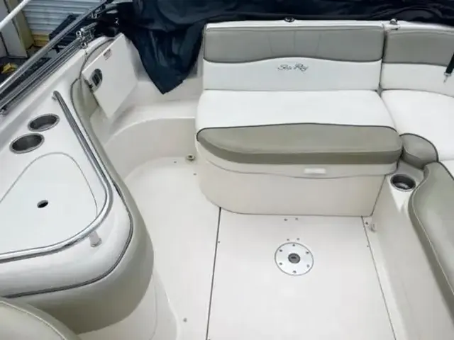 Sea Ray 240 Sundeck